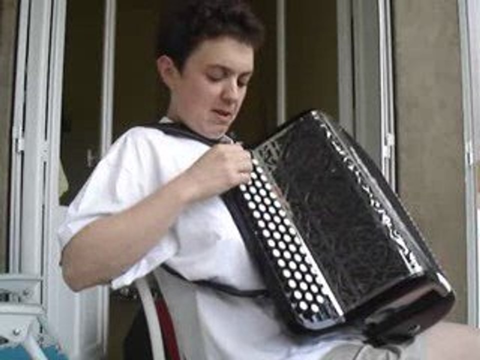 Elo Apprend L'accordéon