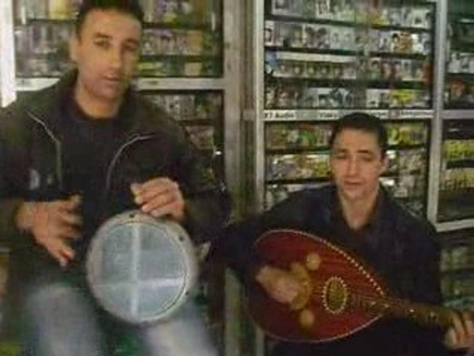 Almas le chanteur & nordine a la darbouka à mekla