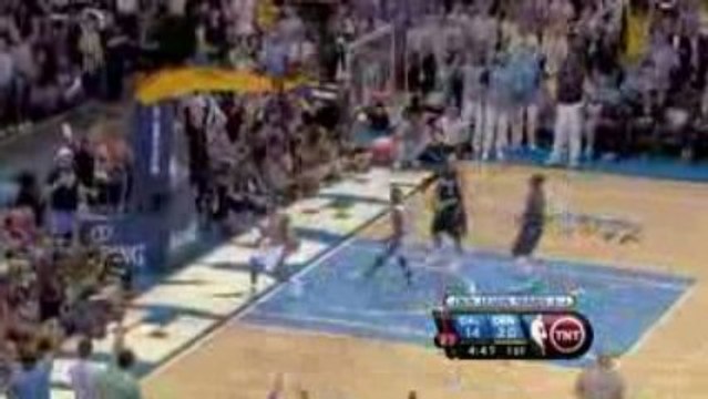 Dahntay Jones picks off a Jason Kidd pass and goes coast to
