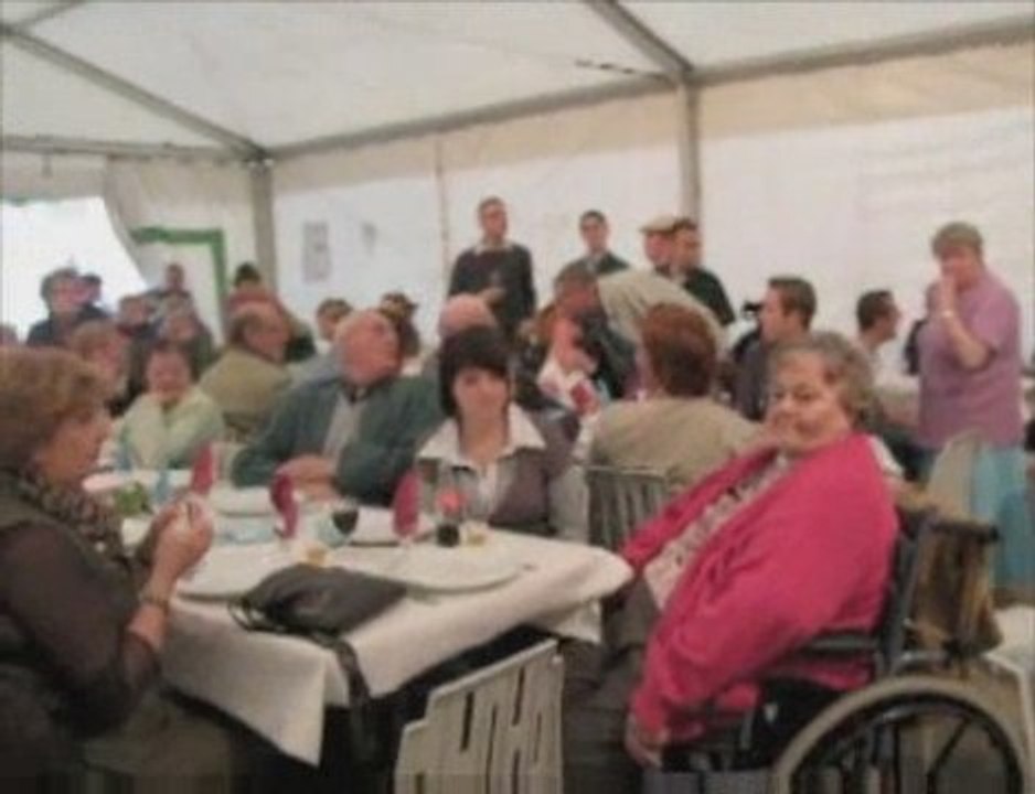 Repas dansant de la fête du quartier de Selles