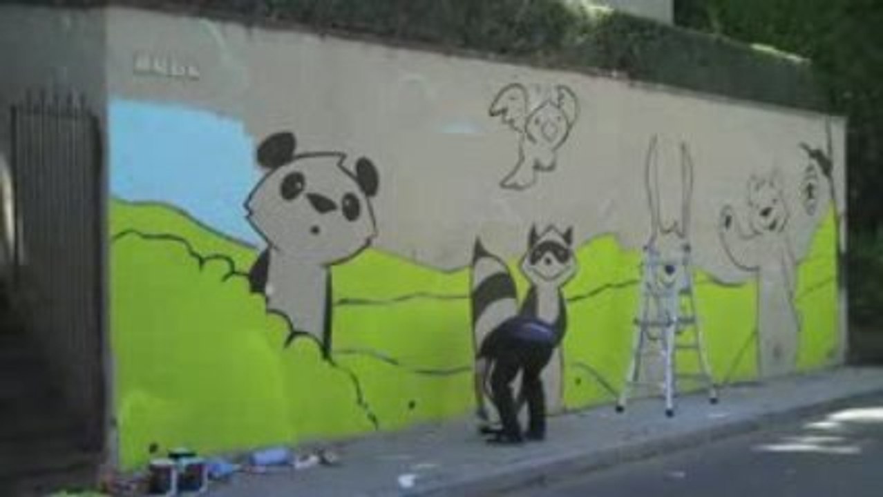 Friendly graffiti uplifts people's spirits