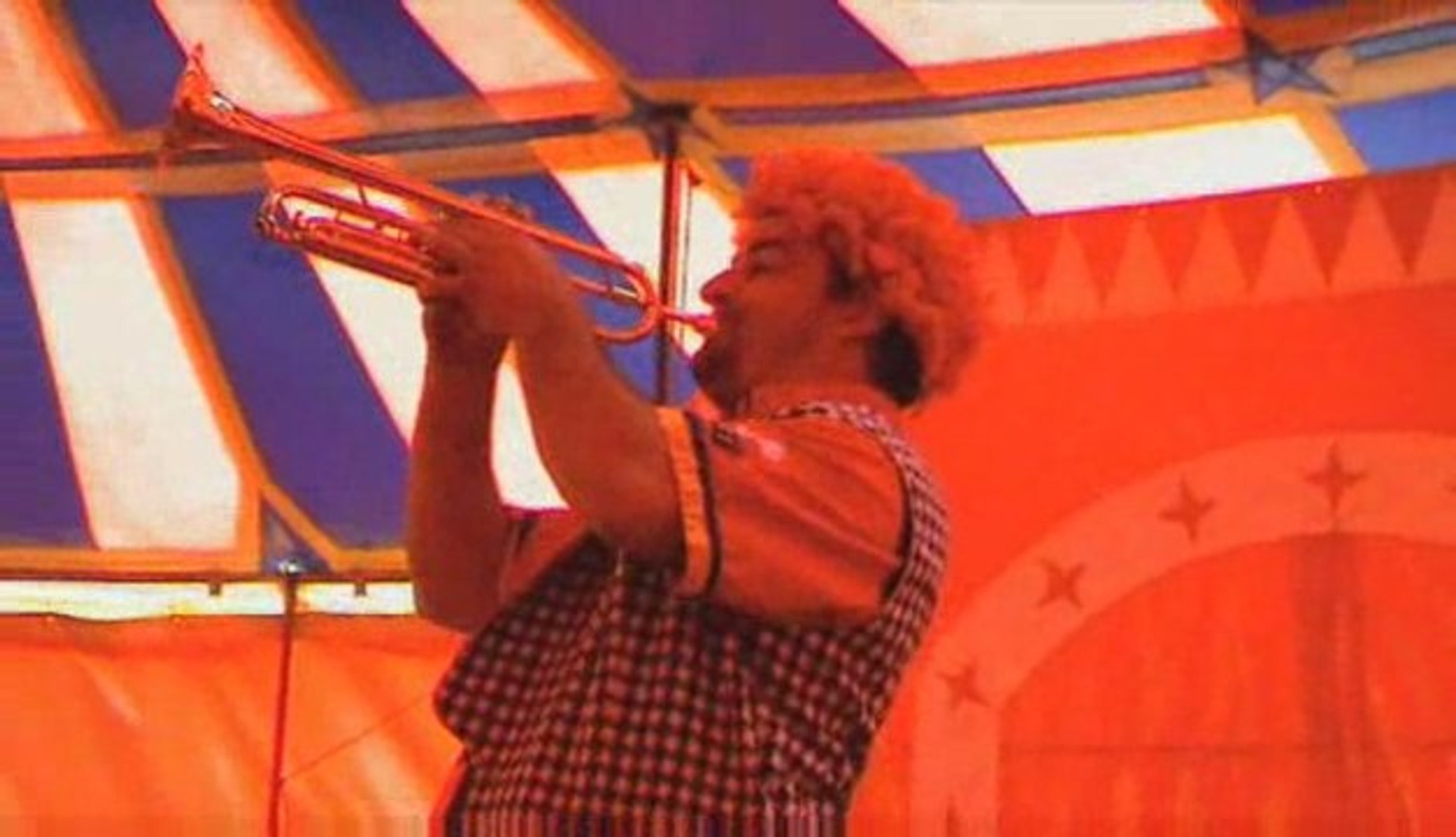 ⁣International Circus