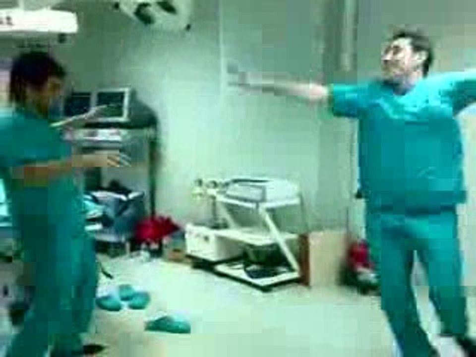 AMELİYATHANEDE KOLBASTI