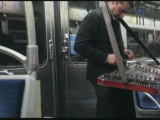 Mini scèance Musicale dans le Métro