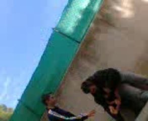 Mwa en force et mon best dans la cour de récré