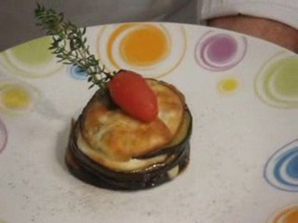 Milhojas de Berenjenas con Queso Ahumado y Tomates Confit