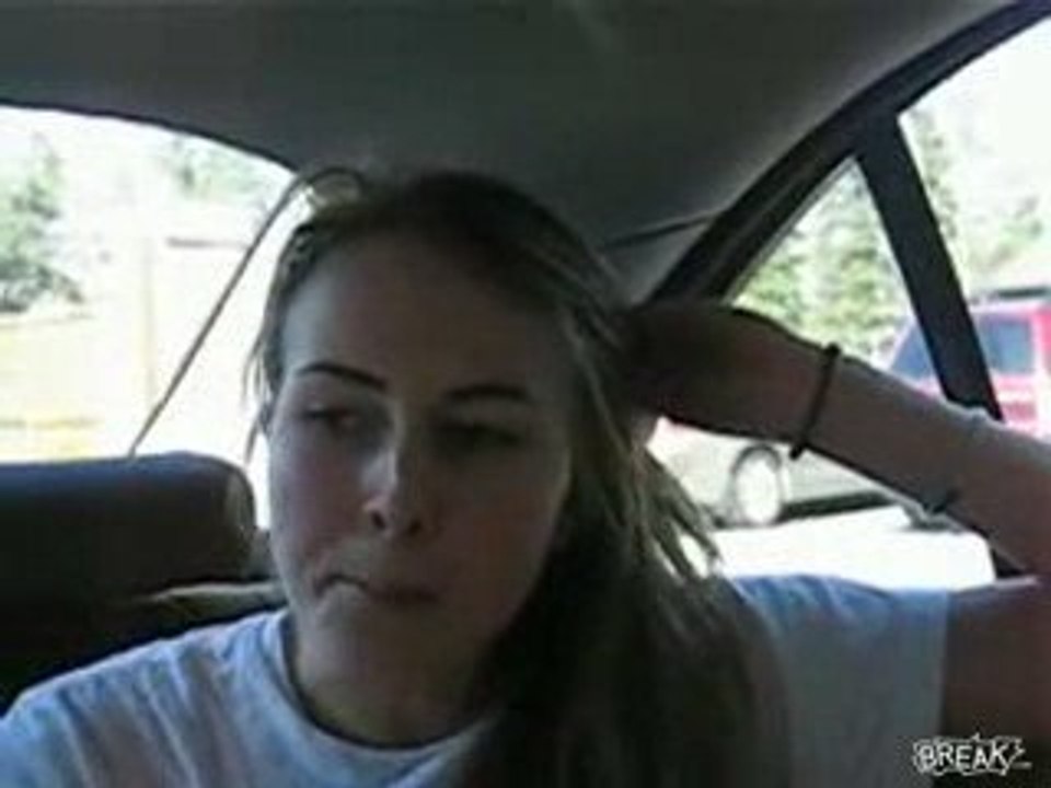 Fille qui fait du beatbox