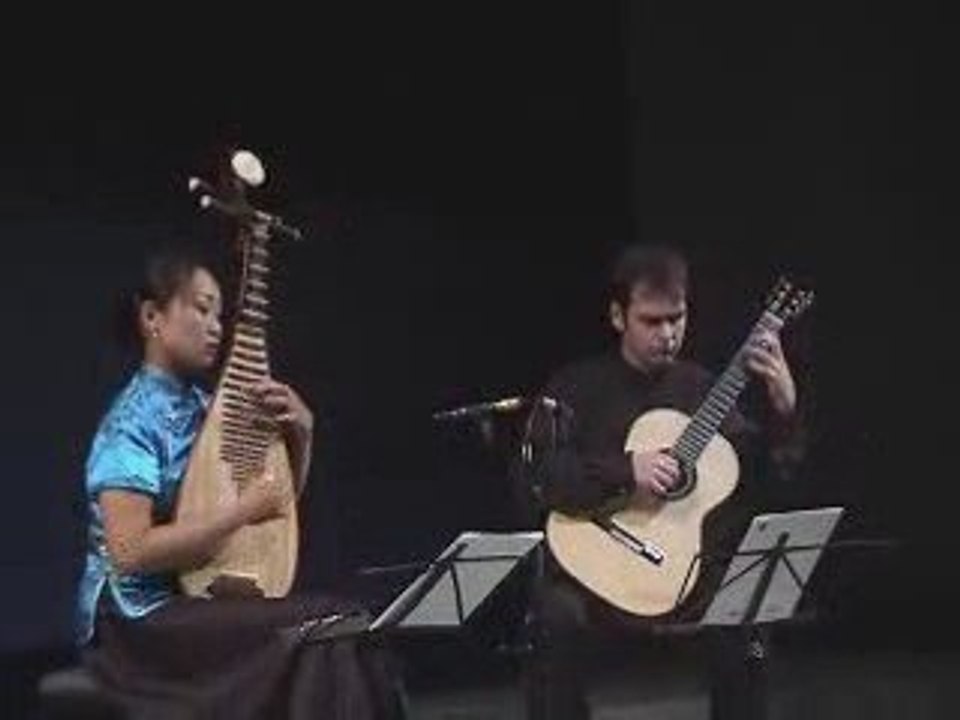duo pipa et guitare par Liu Fang et Michael O'Toole