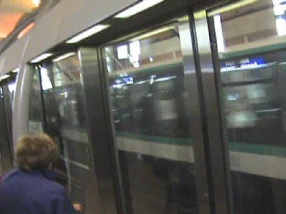 Aggressia Automatic Metro Clip