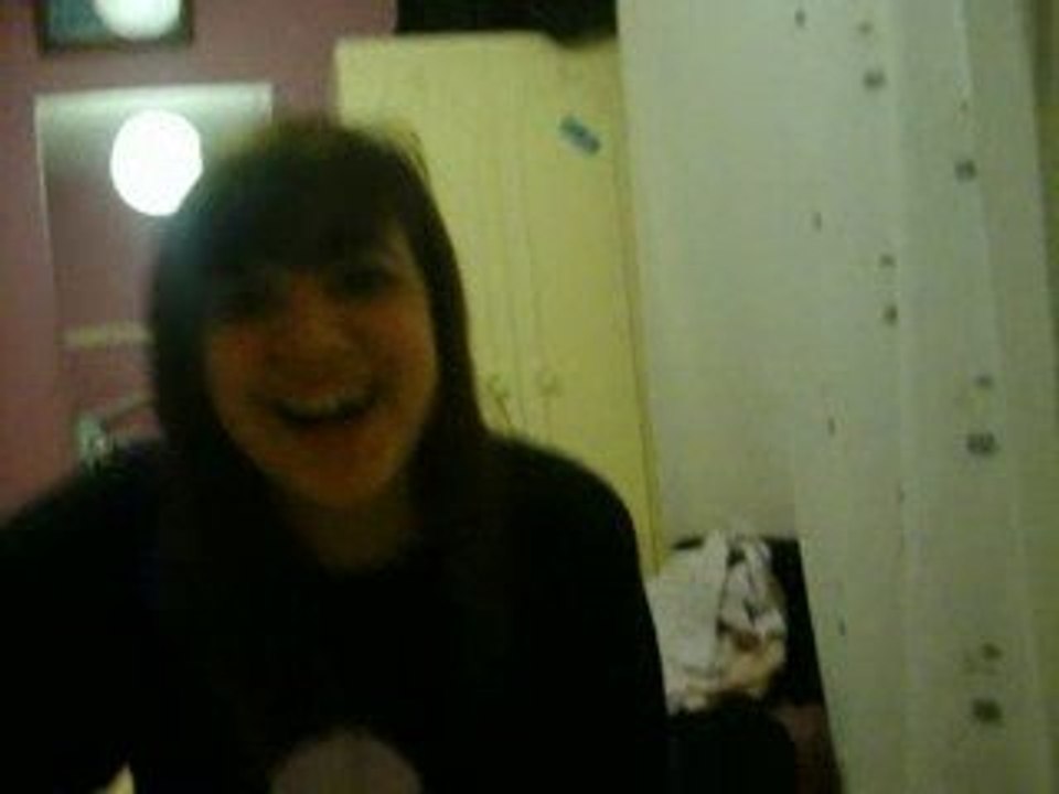 Les deux connes qui repete le mot inteligent mdr ( Irlande )