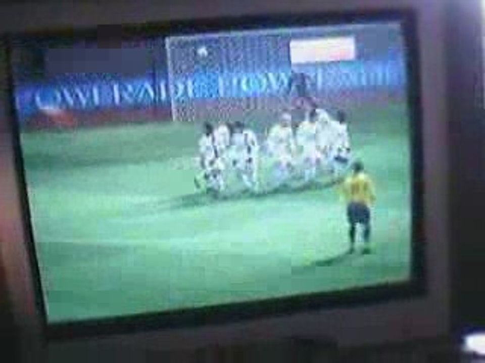 Coup franc mon petit frère contre moi PES 6