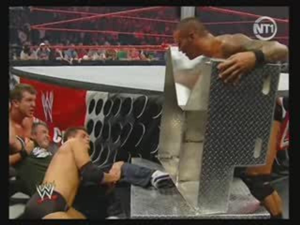 catch attack Raw 15/05/09 part 5