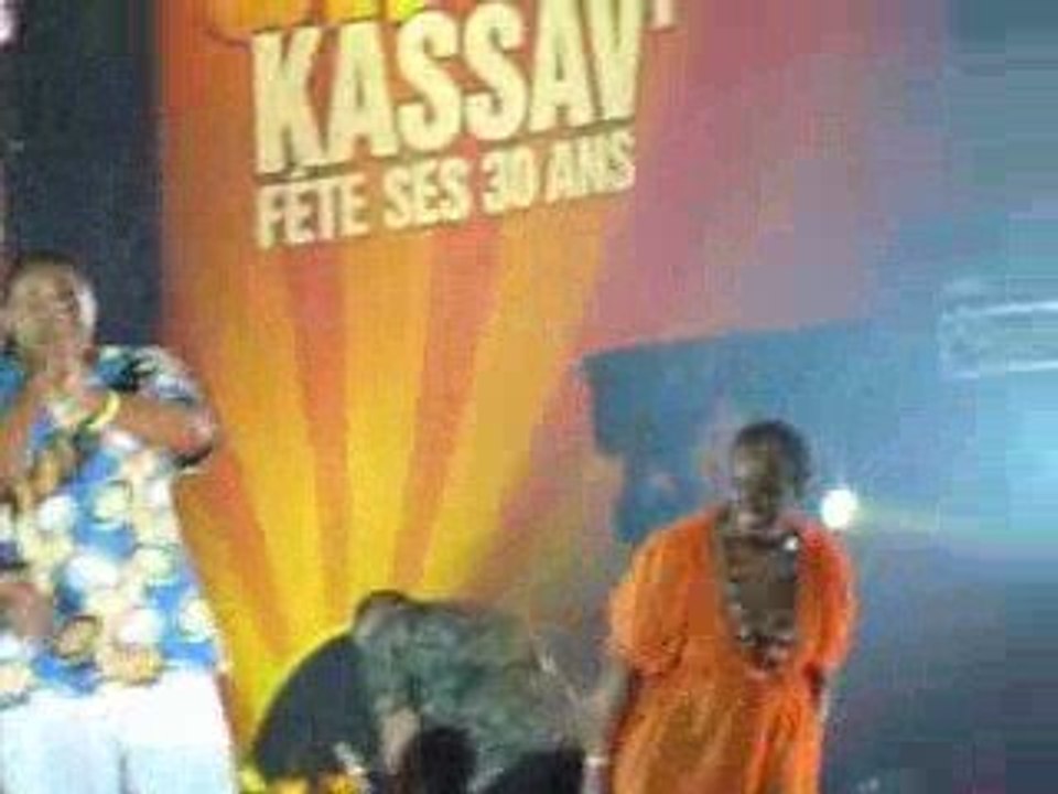 FINAL DU CONCERT KASSAV 30 ANS STADE DE FRANCE