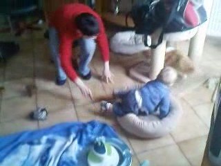 2 bébés qui jouent! Gabriel et Dancing Lord