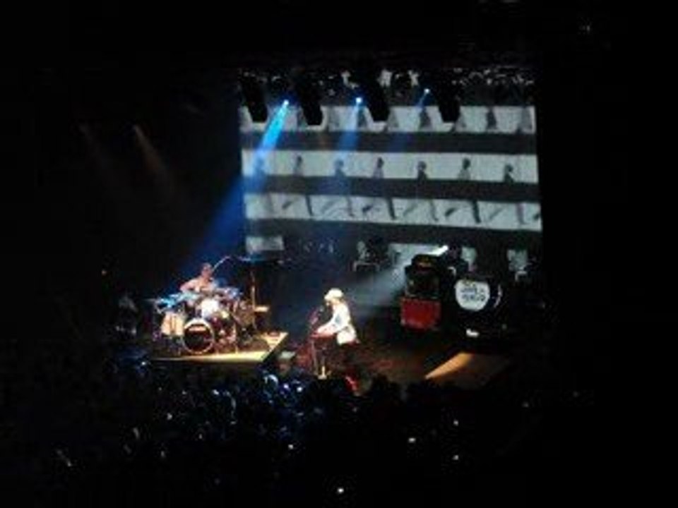 Ting Tings - We walk @ Bataclan Paris le 20 avril 2009