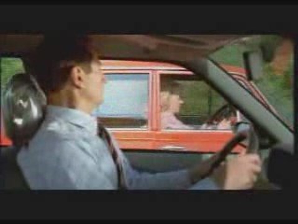 Grand mère au volant