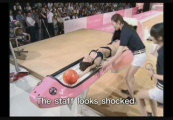 publicité wam - femme boule de bowling