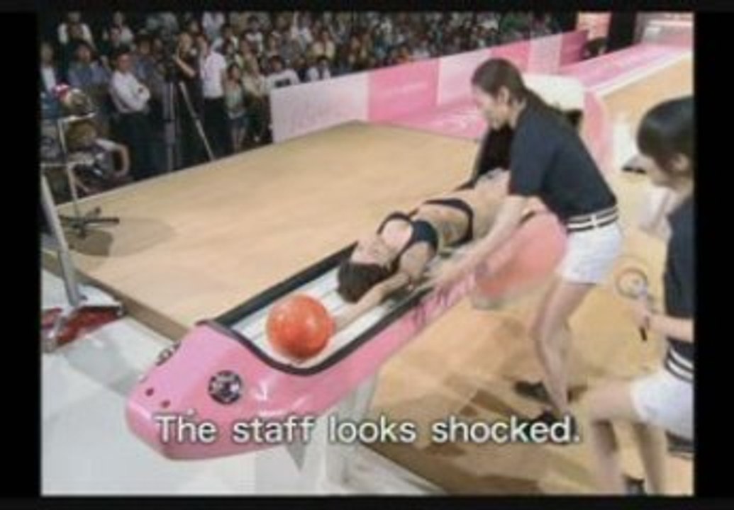 publicité wam - femme boule de bowling