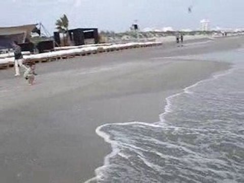 Vagues sur les plages de la paillotte !