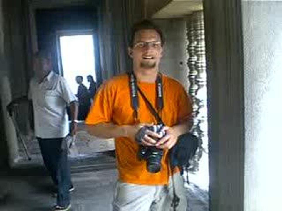 Dans les couloirs d Angkor Wat