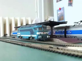 Fleischmann 68001 entrant en gare