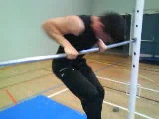 Délire fin de seance sur petite barre fixe