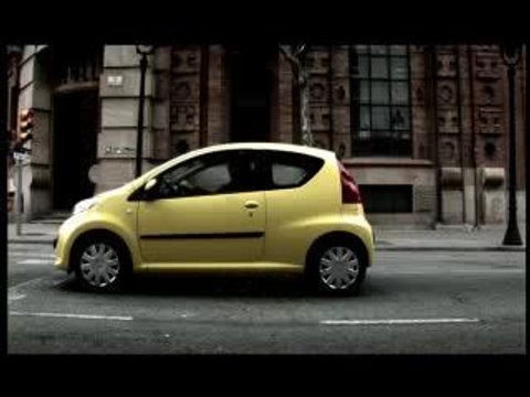 Peugeot 107 Vs Big Foot