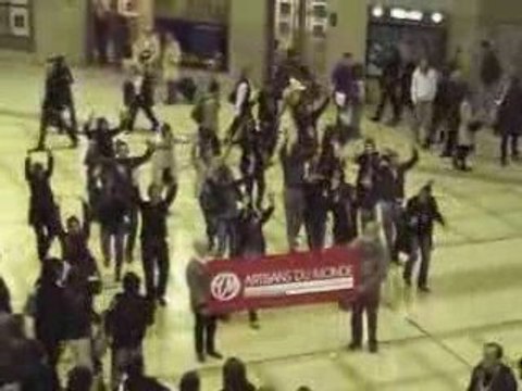 chatelet-flash mob-Artisans du Monde-commerce équitable