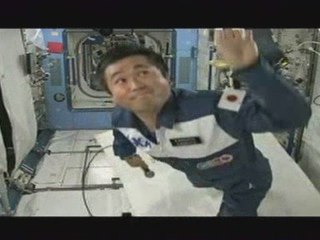 Amazing space: Astronaut's flying carpet stunt