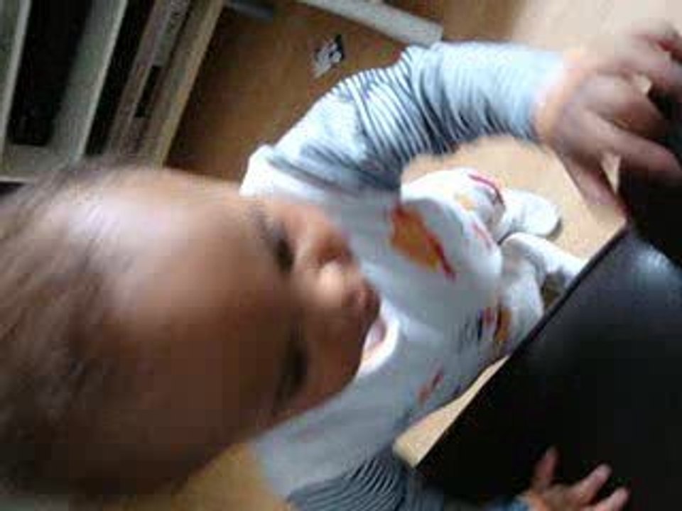 Victor danse au rythme de Grégoire