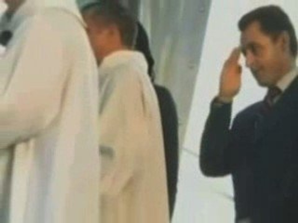 Sarko cadeau aux papistes - exit la laïcité de l'Etat