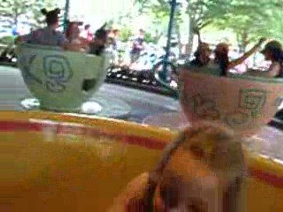 Dans les "tea cup" d'Alice aux merveilles...