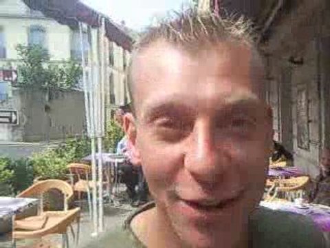 Street bench surprend le Petit damien