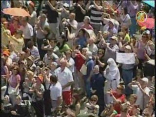 Папа римский Бенедикт XVI молится за жителей Шри-Ланки