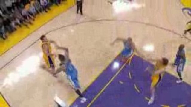 Luke Walton fakes the shot and dishes to Pau Gasol for the d