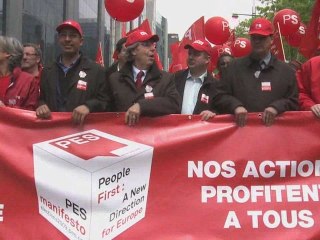 Les socialistes manifestent à Bruxelles pour défendre les droits sociaux