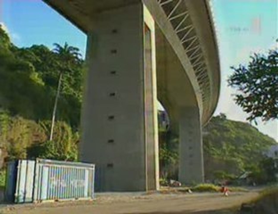 Route Tamarins viaduc St Paul la Réunion inauguration RFO
