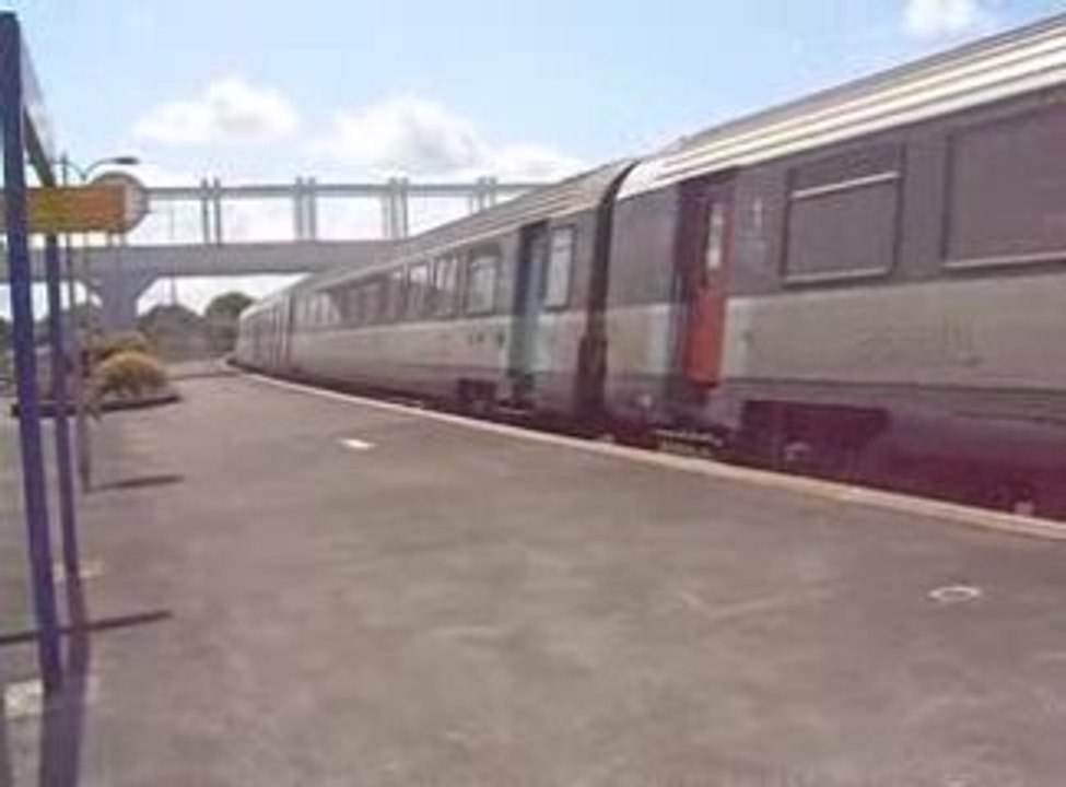 arrivée en gare de la bb 67586 fret avec 6 voitures cic