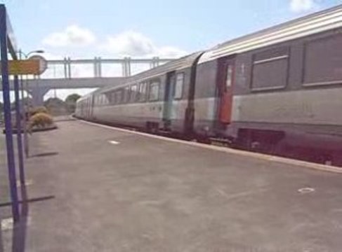 arrivée en gare de la bb 67586 fret avec 6 voitures cic