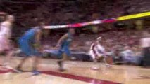Mo Williams finds a streaking LeBron James with this beautif