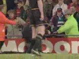 Eric Cantona clash avec un supporter - Leeds