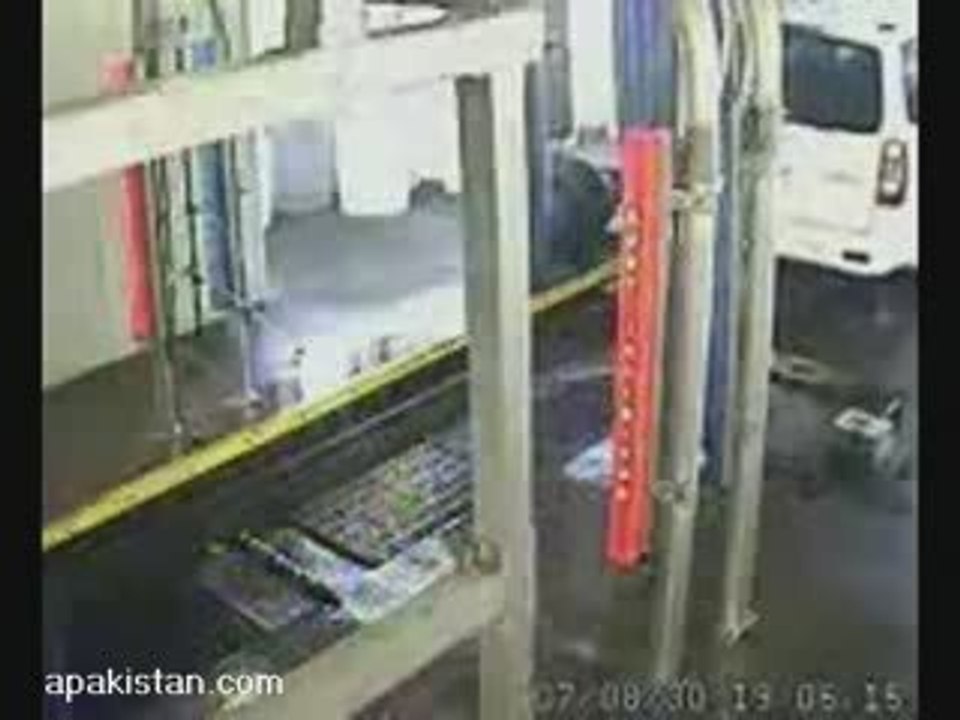 Guy Goes Nuts at the Car Wash