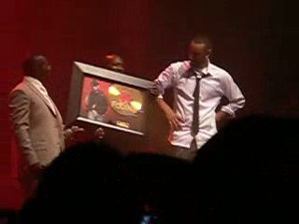 LA FOUINE Olympia 20 Mai: reçoit son premier disque d'or