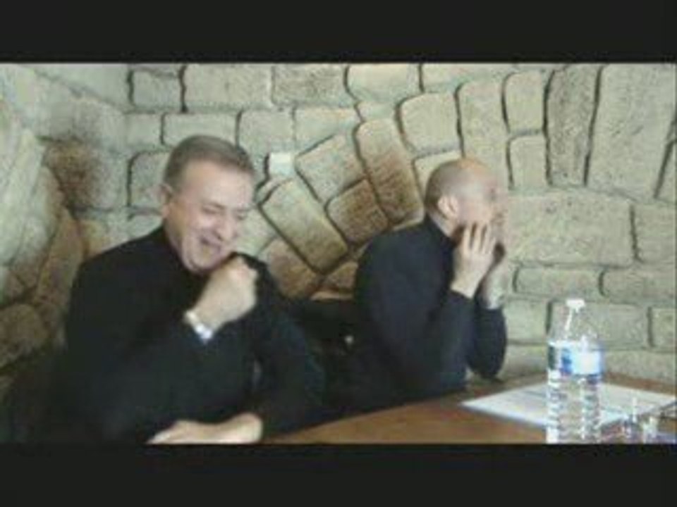 OLIVIER BESANCENOT (NPA) SE FAIT CLASHER PAR SORAL