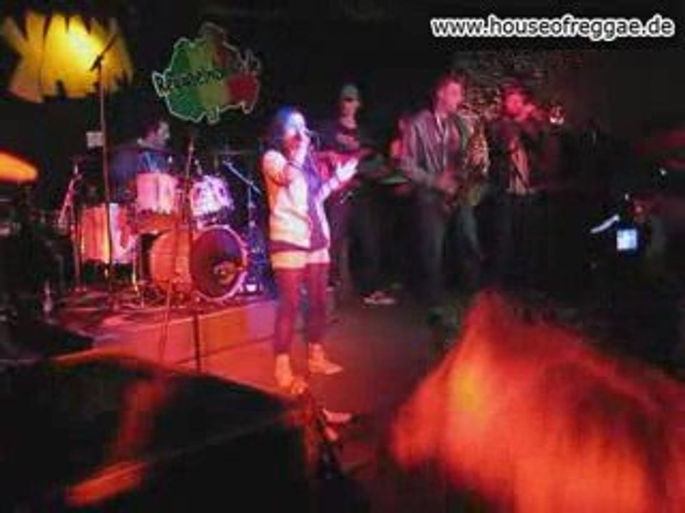 Sara Lugo - Mother & Child (live) in Berlin