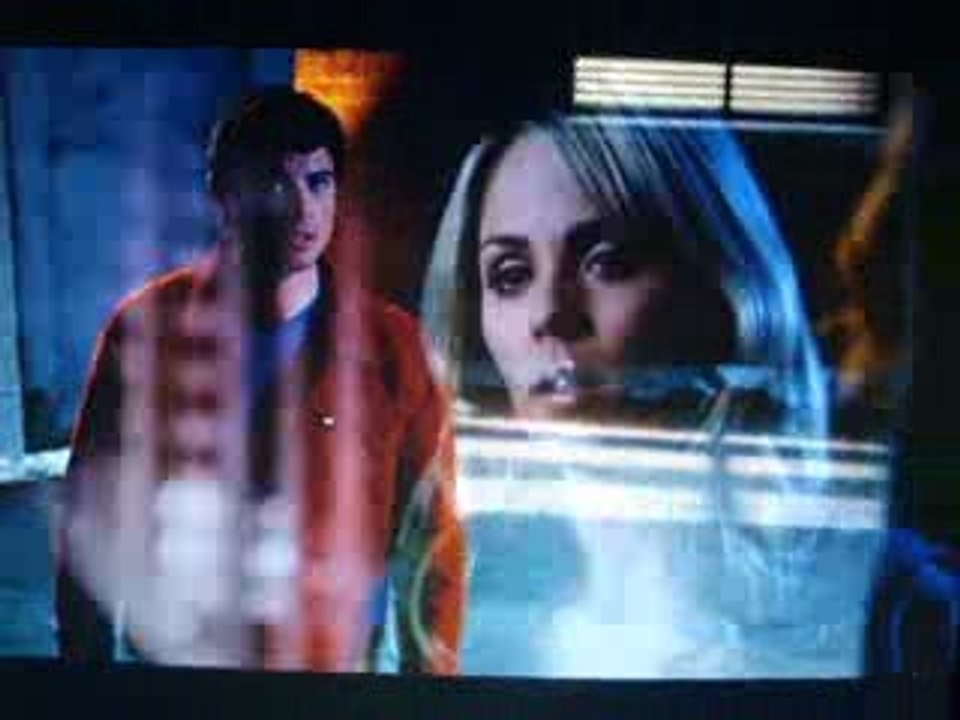 Smallville 7x15 Sur le toit du Daily Planet