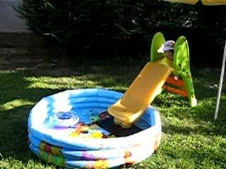 justine dans la piscine