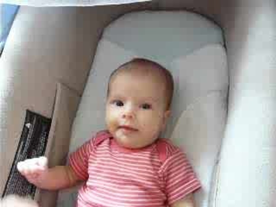 Océane 6 mai 2009 1er sourire