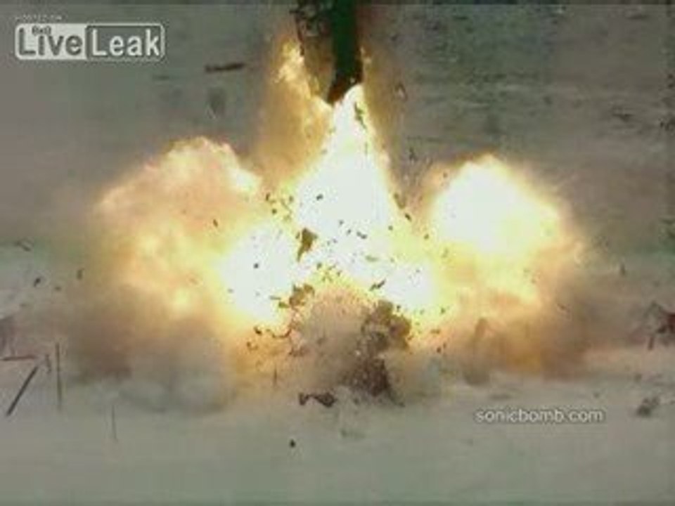 explosion d'un Bus au ralenti