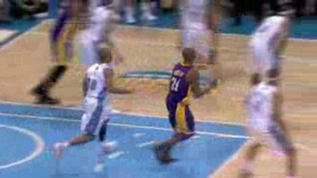 Kobe Bryant finishes the alley oop form Luke Walton in Game